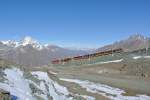 Vor herrlicher Kulisse fahren die beiden Bhe 4/6 3054 und Bhe 4/8 3082 von Gornergrat hinunter Richtung Zermatt, 03.11.2014.