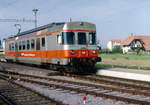 TPF/GFM: Bahnhofsdurchfahrt Sugiez des RBDe 4/4 172 im August 1999.
