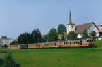 TPF/GFM: Regionalzug Murten-Fribourg ausnahmsweise mit RBDe 4/4 172, RBDe 537 181 und RBDe 4/4 173 bei Courtepin im Juli 1991.