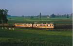 TPF/GFM: Der typische Regionalzug Ins-Fribourg der 90-Jahre bestehend aus dem ABDe 4/4 164 (1947), einem B4 sowie dem GFM-Postwagen DZ 331, wurde im September 1995 in der damals noch ländlichen