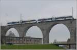 Zwei Thurbo RABe 526 GTW �berqueren den Viadukt in Herisau.