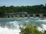 Kurz vor dem Rheinfall �berquert die Bahnlinie Schaffhausen-Winterthur den Rhein.