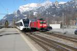 Regiopendel der S12 nach Chur bei der Einfahrt in Landquart,rechts die DB Lok 185 123-7 auf dem Lokgleis.26.02.15