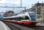 trn / RVT - Neuer Stadler Triebwagen RABe 527 331-3 bei der einfahrt im Bahnhof von Neuchatel am 09.09.2007