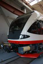 Flirt fr die TRN in den Montagehallen der Stadler Rail, aufgenommen anlssig der Generalversammlung des Vereins Rollmaterialverzeichniss Schweiz. (25.04.2009)