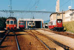 Gestellte Fahrzeugparade der Wohlen-Meisterschwanden-Bahn in Fahrwangen-Meisterschwanden im September 1987.
Foto: Walter Ruetsch 