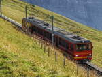 Jungfraubahn Bhe 4/8 218 auf Talfahrt nach Kleine Scheidegg, 14.09.2020.