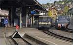Während von Zweisimmen der vom MOB  Lenkerpendel  geführte Regionalzug 2209 in Montreux eingetroffen ist, wartet die MOB GDe 4/4 6004 Interlaken  mit dem PE 2118 auf die Abfahrt nach