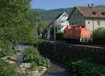 OeBB: BAHNIDYLLE IN DER KLUS BEI BALSTHAL VOM 18. JULI 2017.
Em 4/4 20, ehemals BR 345 ex DR BR 105, DR V60 auf der Fahrt in romantischer Umgebung zum Unterhalt nach Balsthal.
Foto: Walter Ruetsch