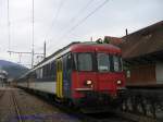 RBe 4/4 206 verlsst so eben mit dem Pendel den Bahnhof Balsthal am 25.11.07