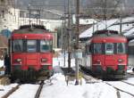 OeBB - Triebwagen RBe 4/4 205 mit Regio und RBe 4/4 206 mit Reserveregio im Bahnhof von Balsthal am 21.02.2009