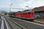 Die Re 4/4 I 10009 steht mit ihrem Güterzug Richtung Oensingen Abfahrbereit in Balsthal, 03.10.2014.