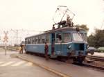 Triebwagen Be 2/4 201 ( Ex BLS ) im Bahnhof von Oensingen in Blauer Farbgebung im April 1985 ..