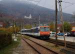 OeBB: Ein Regionalzug Balsthal-Oensingen-Balsthal mit dem RBDe 207 (NPZ KOLIBRI, ehemals SBB) bei der Einfahrt in den Bahnhof Oensingen am 31. Oktober 2015.
Foto: Walter Ruetsch