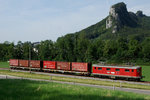 OeBB: Am 11. Juli 2016 brachte die Re 4/4 I 10009 die leeren Kehrichtcontainer in die Klus bei Balsthal.
Foto: Walter Ruetsch 