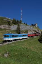 Bhe 2/4 14 und Bt 24 bewltigen am 17.8.12 die letzten Meter hinauf nach Rigi Kulm.