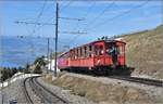 Bhe 2/4 2 mit einem Vorstellwagen kurz vor der Endstation Rigi Kulm.