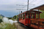 Abstieg - häufig wird die historische Stehboiler Dampflok der Rigi Bahn mit ihrem kraftvollen Auspuff auf der Bergfahrt aufgenommen. Der Abstieg mit dem Gezische des Dampfs von unten ist nicht minder eindrucksvoll. 24.Juli 2021 