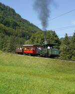 Die HG 1/2 7 ist mit einem Dampfzug von Arth Goldau nach Rigi Kulm beschäftigt. Hier ist sie kurz nach dem Kreuzungshalt in Kräbel abgelichtet worden
