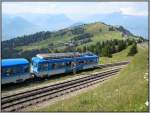 Nachschu auf den nach Arth-Goldau zurckfahrenden Zug  (20.07.2007). 

Wei jemand zufllig, was das fr Aufbauten auf dem Dach des Triebwagens hinter dem Stromabnahmer sind?
Nachtrag: Inzwischen hat mich eine eMail aus der Schweiz von einem Lokfhrer der Rigibahnen erreicht. Nach seinen Angaben handelt es sich bei den fraglichen Dachaufbauten um Widerstnde fr die Fahrmotoren. Herzlichen Dank fr diese Information.