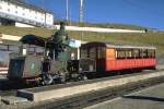 Vitznau-Rigi Bahn (VRB)Zug mit Lok No.7 bei der Station Rigi Kulm.(Die Stehkessellok No.7 fuhr nur im Jubilumsjahr 1996 und befindet sich jetzt wieder im Verkehrshaus der Schweiz in Luzern.Ansonsten