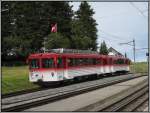 Ein Zug der Rigi Bahnen fhrt auf dem Weg von der Rigi Kulm nach Vitznau in die Station Rigi-Staffel ein.