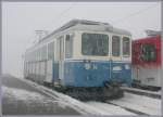 Der Wettergott war mir wieder mal nicht gndig. Whrend es weiter unten regenete, strmte und schneite es auf Rigi Kulm und dichter Nebel verhinderte die Fernsicht. BDhe 2/4 Nr. 14 neben einem Triebwagen aus Vitznau in Rigi Kulm. (12.02.2007)