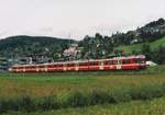 RBS/SZB: Regionalzug Bern - Worb-Dorf bestehend aus einer Doppeltraktion Be 4/8 MANDARINLI bei Deisswil im Juni 1994.