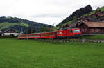 AB: Bahnidylle Streckenabschnitt Urnäsch - Gonten der Appenzeller Bahnen vom 15. September 2015.
Eine mit der Lok bespannte S 23 bei Gonten.
Foto: Walter Ruetsch  