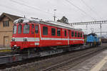 Der Zug, mit dem BDe 4/4 46 ist steht im Bahnhof Kaiseraugst und wartet auf die Weiterfahrt zum Werk 2 der Firma Thommen.