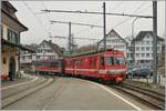 Der AB BDeh 4/4 11 erreicht mit seinem Regionalzug von St.Gallen nach Appenzell Teufen.