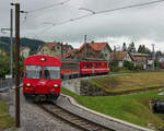 Eine 180°-Kehre müssen die Züge am Bahnhof von Gais durchfahren. Am 29.07.2014 fuhr ein unbekannter Schmalspur-NPZ, geschoben von BDeh 4/4 Nr. 11 als S2116 von Appenzell nach St. Gallen durch die Kurve in den Bahnhof ein.