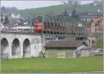 BDeh 4/4 Pendelzug auf dem Fachwerk-Mittelteil des Sitterviaduktes in Appenzell.