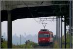 Und ebenso steil gehts auch nach oben, hier oberhalb der Kreuzstrasse. Die Fahrleitung sieht aus wie eine Wscheleine, aber es funktioniert. (12.06.2008)