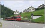 Bei der Haltestelle Strahlholz kommt die S11 2097 mit BDeh 4/4 12 entgegen. (28.07.2010)