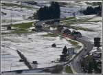 Regionalzug zwischen Gais und Sammelplatz, die Schneeschmelze ist voll im Gang und das Appenzellerland sieht sehr gefleckt aus.