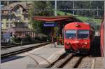 ABt111 mit der S11 2116 nach St.Gallen wird vom Regionalzug nach Wasserauen berholt. Im Bahnsteig sind noch Schienenstcke der ehemaligen bahnhofquerenden Verbindungskurve zu einer Fabrik sichtbar. (16.09.2011)