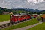 Der historische Triebwagen BCe 4/4 Nr.30 SIG/MFO Baujahr 1933 fährt mit dem offenen Sommerwagen C 203 VSB aus dem Jahre 1899 und dem SIG/AB BR 10 Buffetwagen,Baujahr 1946 in Waldstatt vorbei.Im