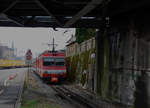AB: Unter der Brücke beim Güterbahnhof St. Gallen verlässt die S 22 die letzte Zahnradstrecke der ehemaligen SGA (13. November 2016).
Foto: Walter Ruetsch