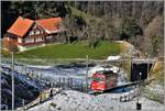 Auf knapp zwei Kilometer überwindet die RhW eine Höhendifferenz von 267m und passiert auch die Schneefallgrenze unterhalb Walzenhausen. (14.02.2018)