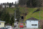 Am 27. Februar 2023 sind mir auf meiner Ostschweiz-Tour auf verschiedenen Bahnhöfen Fotografen wie Olli, Horst Lüdicke und Peter Ackermann aufgefallen. Reiner Zufall ? Oder gar ein Bahnbilder.de-Treffen ?
BDeh 1/2 1  LISELI  der Rheineck-Walzenhausen-Bahn (AB) auf der Station Ruderbach. Die beiden Fotografen im Hintergrund haben den Zahnstangenabschnitt auf ihrem Radar.
Foto: Walter Ruetsch