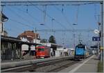 Die Stadler Eea 936 133-8 f�hrt mit einem sechsteiligen Westbahn  Kiss 2  auf dem Weg in Richtung St. Margrethen in Rheineck durch, w�hrend im Hintergrund der AB RhW BDeh 1/2 N� 1  Liseli  auf die Abfahrt nach Walzenhausen wartet. 

23. M�rz 2021 


23. M�rz 2021