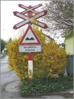 Leicht bertrieben erscheint mir dieses Schild beim Depot Ruderbach, wo eine unbedeutende Nebenstrasse die Gleise der RhW kreuzt.