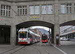 Appenzeller Bahnen (AB/TB).
Seit dem Fahrplanwechsel 2018 verkehren die Züge der S 21 von Trogen nach Appenzell durchgehend durch den neuen Ruckhalde-Tunnel. Die TB Be 4/8 31-34 wurden durch elf neue TANGOS vom Typ ABe 4/6 ersetzt.
Die nun bei der AB arbeitslos gewordenen Be 4/8 aus den Jahren 2004/2008 werden ihr zweites Leben bei den Transports Régionaux Neuchâtelois TRN auf der Tramlinie Neuchâtel-Boudry geniessen können.
Meine Abschiedsbilder von den alten Triebzügen der ehemaligen Trogener Bahn TB sind am 29. November 2018 bei trübem Wetter beim Bahnhof St. Gallen, beim Marktplatz sowie der Haltestelle Schwarzer Bären entstanden.
Foto: Walter Ruetsch   
