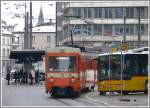 Be 4/8 23 der Trogenerbahn umrundet die Standpltze von Stadtbus und Postauto.