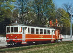 ASm: Die ehemaligen OJB/SNB Triebwagen mit Wappen.
 MELCHNAU  Be 4/4 108 (8) mit Fahrleitungsmontagewagen bei Feldbrunnen am 9. April 2001. 
Foto: Walter Ruetsch