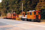 AARE SEELAND mobil/ASm/OJB/SNB.
EINST UND JETZT.
Das Erscheinungsbild des Schotterzuges.
Tm 141 auf der Haltestelle Bei den Weihern im Juli 1986.
Besondere Beachtung gilt dem Xe 4/4 131, ehemals ZVB-CFe 4/4 3.
Foto: Walter Ruetsch