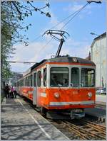 Noch vor der Umgestaltung des Bahnhofsplatzes zeigt sich der asm Be 4/4 303 in Solothurn und immerhin andeutungsweise ist zu erkennen, dass damals hier noch Weichen und ein zweites Gleis vorhanden