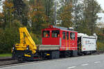 Tm 2/2 141 mit dem ARGE Fahrweg Diagnose-Zug in Riedholz am 20. Oktober 2022.
Ein sehr seltener Dienstzug bei Aare Seeland mobil.
Foto: Walter Ruetsch
