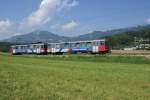 Ein Zug mit dem Bt 351 und dem Be 4/4 304 nhert sich am 18.8.09 Attiswil.